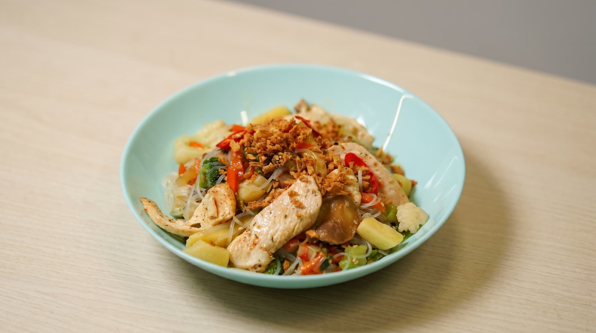 Lo Mein rice noodles with turkey